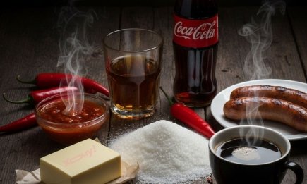 Старение на тарелке: диетологи назвали еду, которая придает годы вашему виду