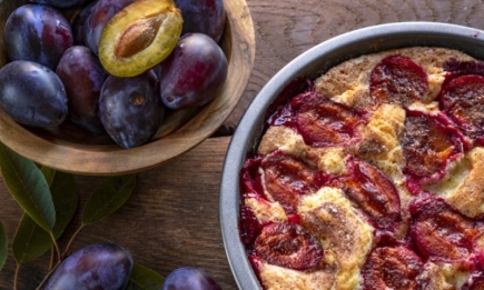 Создаем красоту и вкусноту: рецепт творожного пирога со сливами и нектаринами