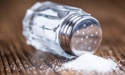 Лайфхаки с солью - это дешево, доступно и эффективно: где ее можно использовать, кроме кухни