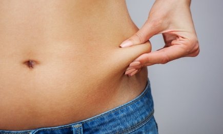 Всего 15 минут в день — и лишние сантиметры уйдут: эти упражнения прицельно "сжигают" жир на животе