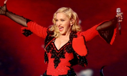 Мадонна феєрично відкрила довгоочікуваний тур, закутавшись у прапор України (ВІДЕО)