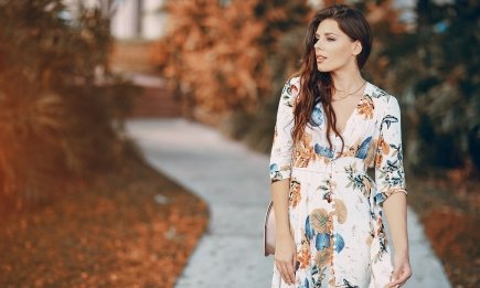 Забудьте о них: стилистка назвала 3 платья, вышедшие из моды осенью-2025 (ФОТО)