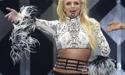 Ошалевший поклонник попытался сорвать выступление Бритни Спирс в Лас-Вегасе (ВИДЕО)