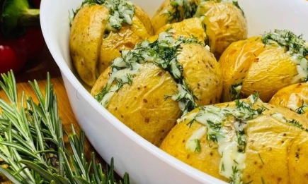 Сытно и ароматно: обычный картофель можно приготовить роскошно (РЕЦЕПТ)