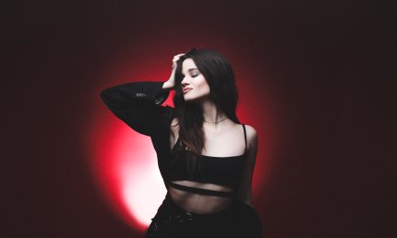 "Я говорю тихо, чтобы заявить громко": SOWA намекнула на новый этап в творчестве через песню "Джульетта" (ВИДЕО)