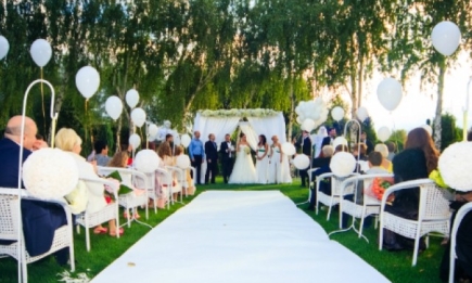Ученые: количество гостей на свадьбе влияет на отношения