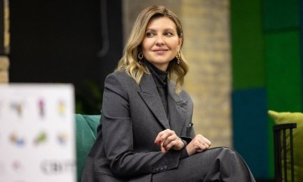 Натякнула на закінчення війни? Зеленська вперше за три роки зробила червоний манікюр (ФОТО)