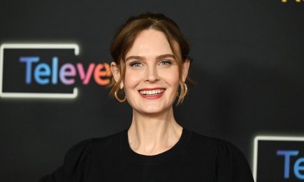 Эмили Дешанель появилась в модном образе на мероприятии по случаю 20-летия сериала "Кости" (ФОТО)