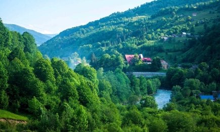 Забудьте о Буковеле: 3 магических села в Карпатах, где вы будете наедине с горами (ФОТО)