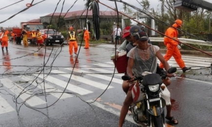 На Филиппинах пронесся тайфун "Гони" — самый мощный ураган года (ВИДЕО)