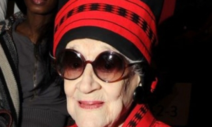 95-летняя икона стиля скончалась на модном показе