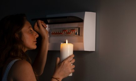 Завищені суми за електрику: звідки беруться такі цифри в платіжках