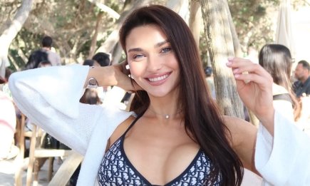 Колишня дружина "Холостяка" Кравцова засвітила соковиті форми в бікіні: як зараз виглядає Еліна Руденко (фото)