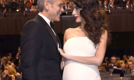 Поклонники заподозрили чету Клуни в обмане: детей вынашивает суррогатная мать?