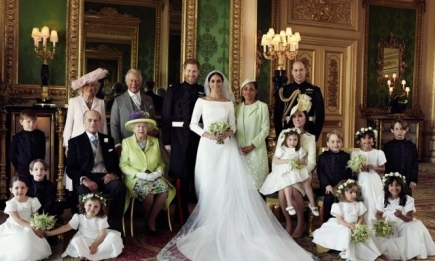 Кенсингтонский дворец выпустил первые официальные свадебные портреты принца Гарри и Меган Маркл