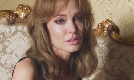Анджелина Джоли плачет и пинает Бреда Питта: трейлер нового фильма пары