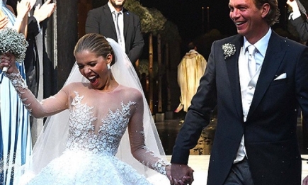 Платье на миллион: наследница бренда Swarovski вышла замуж в наряде из 500 тысяч кристаллов (ВИДЕО+ФОТО)