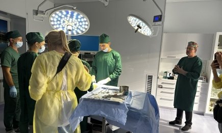 Служив медицині, а тепер і кіно: відомий український хірург з'явився у серіалі "Бийся, серце, бийся" (ВІДЕО)