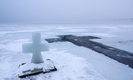 Чтобы не попасть в неловкое положение: как здороваться и отвечать на поздравления на праздник Крещения