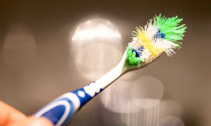 Не спешите выбрасывать! 10 способов использования старой зубной щетки