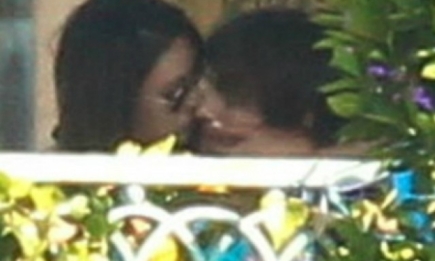 Катчер и Кунис целуются на публике. Фото
