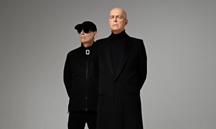 Stand with Ukraine: легендарные Pet Shop Boys вышли на акцию в Лондоне вместе с 15 тысячами человек