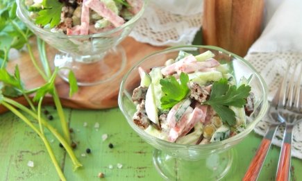 Салат “Оленка”: ситно та смачно, і навіть варити нічого не треба (РЕЦЕПТ)