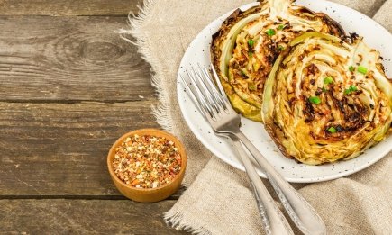 Посыпаем капусту сыром и получаем роскошное блюдо: очень ленивый рецепт