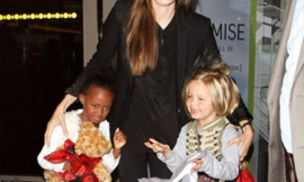 Анджелина Джоли с дочерьми в аэропорту Лос-Анджелеса. ФОТО
