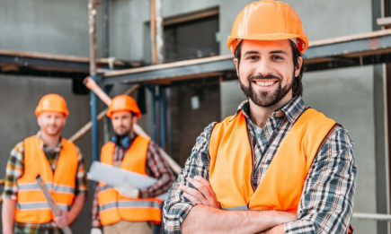 Еще есть время подготовиться: когда поздравлять строителей с профессиональным праздником в 2024 году