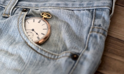 Для чего в джинсах есть маленький карман – 3 варианта от историков моды