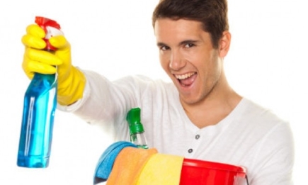 5 способов мотивировать мужчину убирать в доме