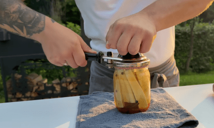 Самый простой рецепт кабачков на зиму: нереальная вкуснятина в томатном соусе (ВИДЕО)