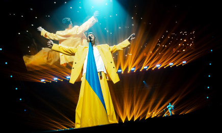 С надеждой на победу: Макс Барских объединяет украинцев вдохновляющим шоу "Звездопад. На бис"