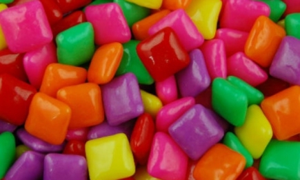 Чем опасны жевательные резинки и конфеты?
