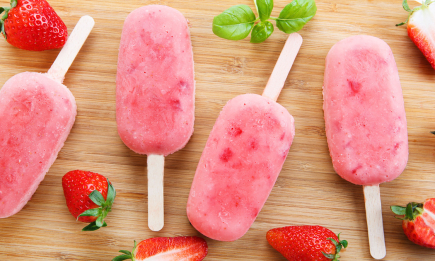 Ягоди та йогурт — і морозиво готове: надзвичайно простий рецепт літньої смакоти за лічені хвилини