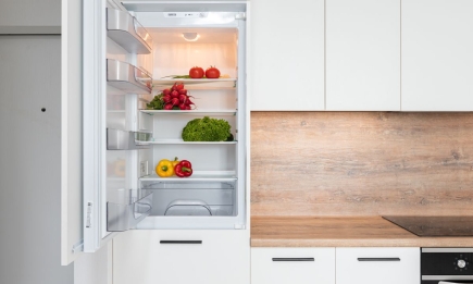Сэкономит вам кучу денег и нервов: что необходимо сделать с холодильником