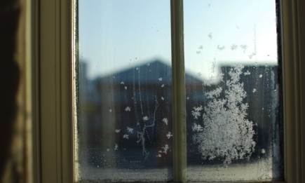 Утепляем окна в доме за сущие копейки: хитрый трюк, который сэкономит деньги и сохранит тепло