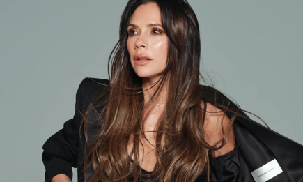 Как же ей идет этот цвет! Виктория Бекхэм похвасталась идеальной фигурой в соблазнительном платье (ФОТО)