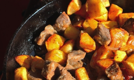 Нереально смачна та бюджетна вечеря з картоплі: сільський варіант ситного наїдку (РЕЦЕПТ)
