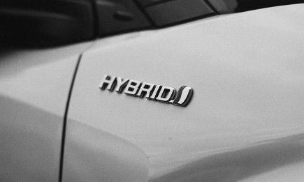 Гибридное авто: разумная инвестиция или дорогостоящая ошибка? Расчет выгоды в 2026 году