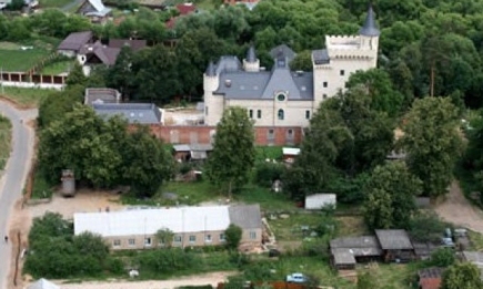 Как выглядит интерьер замка Галкина и Пугачевой в деревне Грязь
