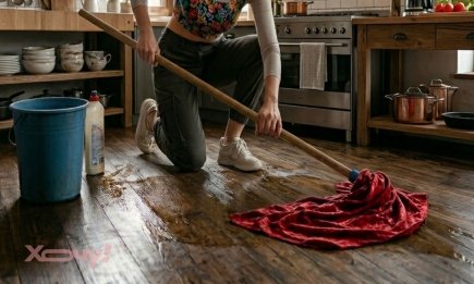 Привабить багатство та успіх: чому досвідчені господині завжди миють підлогу тільки червоною ганчіркою
