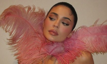 Кайлі Дженнер показала модний рожевий макіяж на Новий рік 2026 (ФОТО)