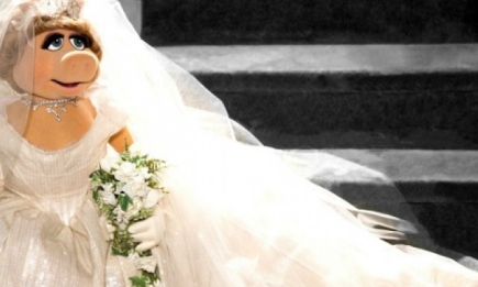 Вивьен Вествуд одела Мисс Пигги в свадебное платье