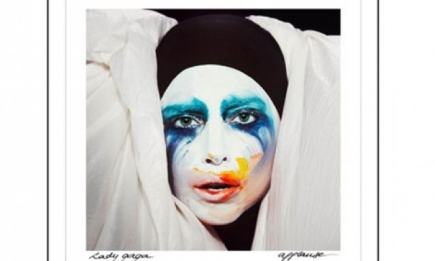 Леди Гага представила новый сингл Applause