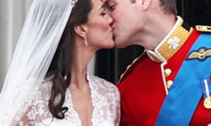 Смотрим ФОТО нежного поцелуя принца Уильяма и Кейт Миддлтон!