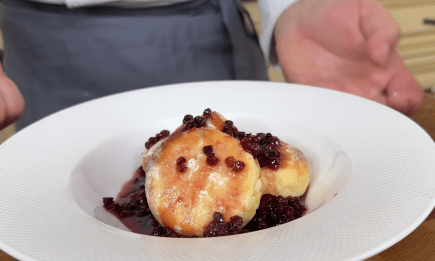 Сырники по этому рецепту всегда будут идеальными: как их приготовить (ВИДЕО)