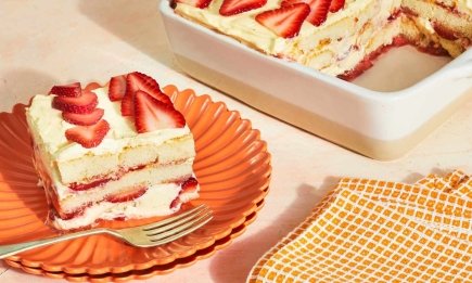 Это клубничное тирамису втрое вкуснее, чем классическое: ароматный летний десерт (ВИДЕО)