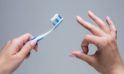 После болезни и не только. Как часто на самом деле надо менять зубную щетку?